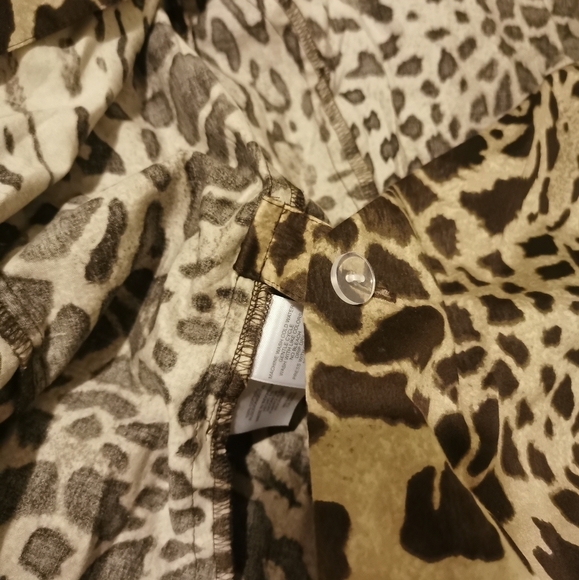 Jones New York -Gorgeous Surplice Top Wild print S - Picture 9 of 9